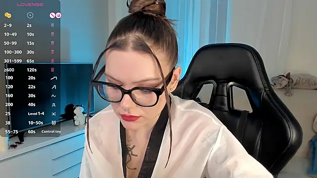 Snapshot of Marta_May_ chatting on December 13, 2024, 7:10 pm Marta May online show from December 13, 2024, 7:10 pm