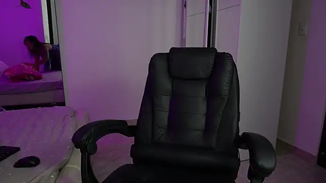 Snapshot of tammylee_ chatting on October 15, 2025, 8:47 am tammylee online show from October 15, 2025, 8:47 am