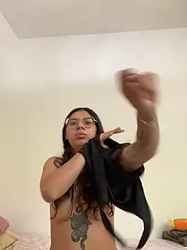 Argentiiniita online show from December 8, 2024, 8:47 pm