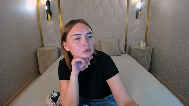 Snapshot of EmmaSparky chatting on June 4, 2026, 9:37 am EmmaSparky online show from June 4, 2026, 9:37 am