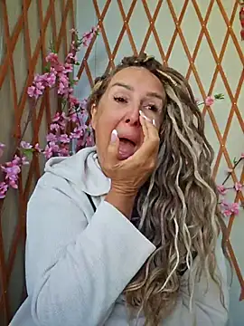 MariaRichi  online show from October 6, 2025, 6:44 am