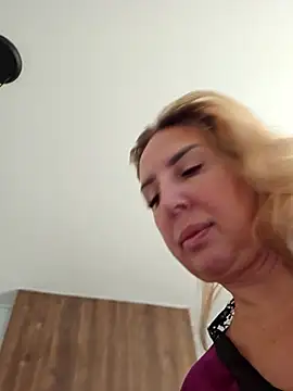 MariaRichi  online show from November 28, 2025, 7:44 am