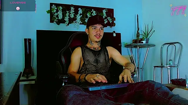 Snapshot of HannibalLester chatting on May 4, 2026, 5:47 am HannibalLester online show from May 4, 2026, 5:47 am
