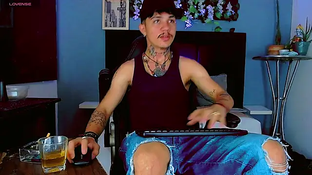 Snapshot of HannibalLester chatting on July 31, 2026, 2:38 pm HannibalLester online show from July 31, 2026, 2:38 pm