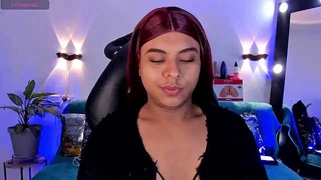 Snapshot of Emili_Roux chatting on May 10, 2026, 10:31 am Emili Roux online show from May 10, 2026, 10:31 am