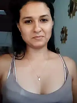 Snapshot of elena_jonees chatting on February 7, 2025, 9:58 pm elena jonees online show from February 7, 2025, 9:58 pm