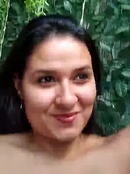 Snapshot of elena_jonees chatting on October 3, 2025, 7:33 pm elena jonees online show from October 3, 2025, 7:33 pm