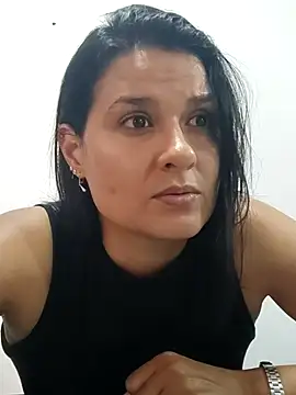 Snapshot of elena_jonees chatting on October 9, 2025, 8:18 pm elena jonees online show from October 9, 2025, 8:18 pm