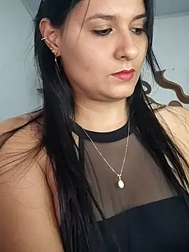 Snapshot of elena_jonees chatting on November 25, 2025, 7:58 pm elena jonees online show from November 25, 2025, 7:58 pm