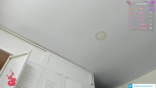 Snapshot of sweet_amalia4 chatting on December 2, 2025, 9:32 pm sweet amalia4 online show from December 2, 2025, 9:32 pm