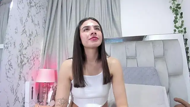 dafne queenn online show from September 18, 2025, 1:02 pm