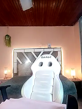 Snapshot of Naiara_Sex_ chatting on December 3, 2024, 12:16 pm Naiara Sex online show from December 3, 2024, 12:16 pm