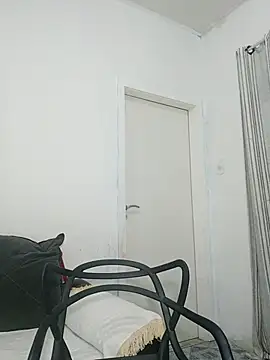 annybarros21 online show from October 15, 2025, 4:23 am