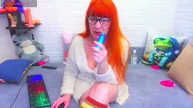 RedHousewife online show from February 7, 2026, 6:44 pm