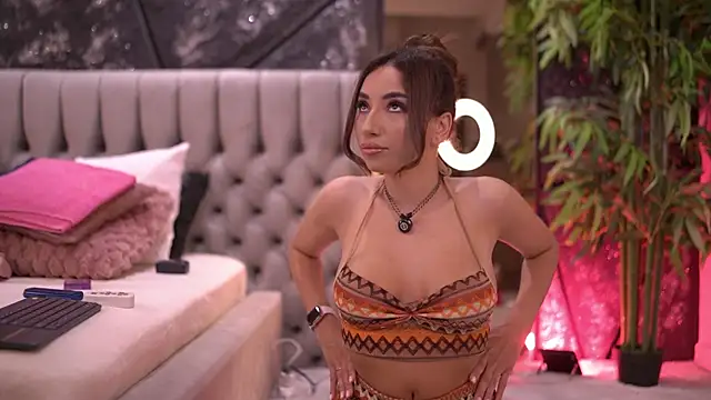 GinaValentinna online show from June 20, 2026, 8:22 pm