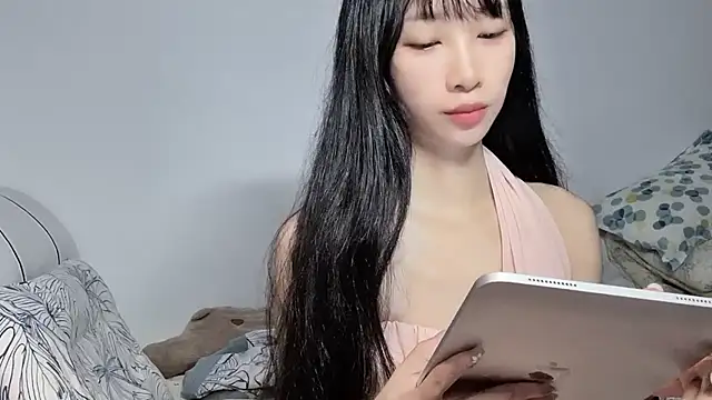 Snapshot of Lili-2 chatting on July 18, 2026, 1:37 pm Lili-2 online show from July 18, 2026, 1:37 pm