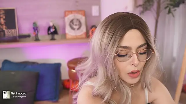 Snapshot of Dear_Morgan chatting on October 11, 2025, 5:00 pm Dear Morgan online show from October 11, 2025, 5:00 pm