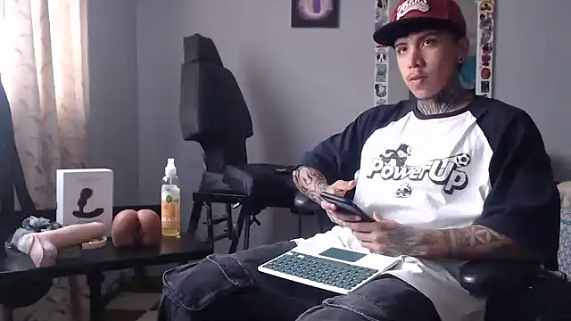 Snapshot of Nickhot0609 chatting on January 12, 2025, 8:14 pm Nickhot0609 online show from January 12, 2025, 8:14 pm