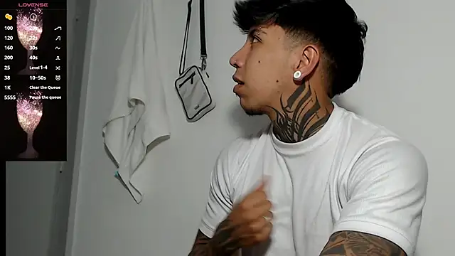 Snapshot of Nickhot0609 chatting on March 1, 2025, 3:10 am Nickhot0609 online show from March 1, 2025, 3:10 am