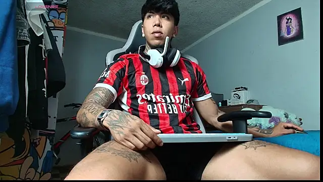 Snapshot of Nickhot0609 chatting on November 14, 2025, 3:16 am Nickhot0609 online show from November 14, 2025, 3:16 am