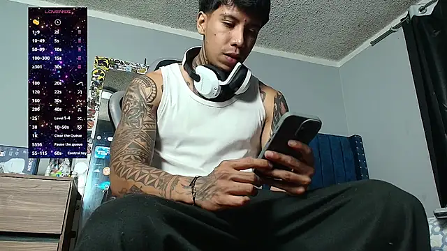 Nickhot0609 online show from August 7, 2026, 2:35 am
