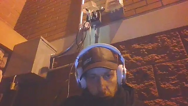 Snapshot of axelongshaft69 chatting on April 2, 2026, 10:24 am axelongshaft69 online show from April 2, 2026, 10:24 am