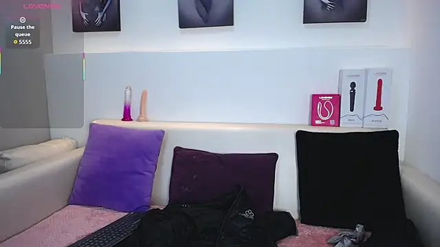 Melodi Roux online show from January 9, 2026, 1:25 pm