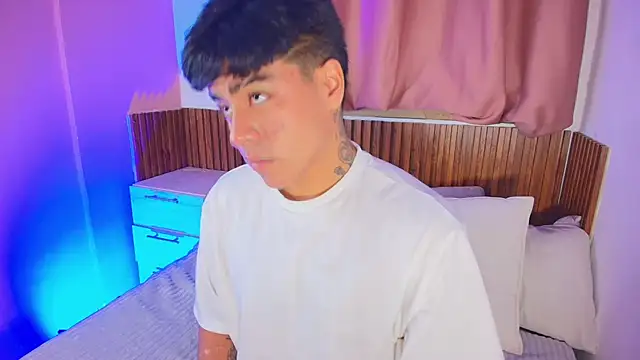 kiing azahell online show from February 11, 2026, 3:00 am