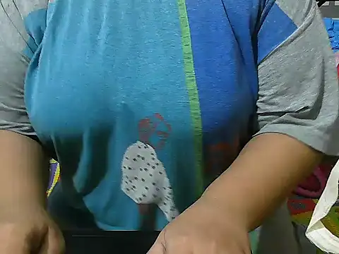 Snapshot of Queen_of_boobs01 chatting on January 20, 2025, 6:43 pm Queen of boobs01 online show from January 20, 2025, 6:43 pm