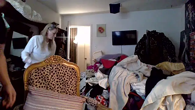 sophiarica online show from March 16, 2026, 6:45 pm