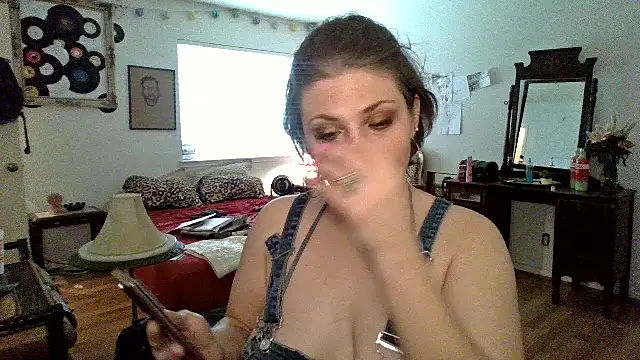 sophiarica online show from April 16, 2026, 9:39 pm