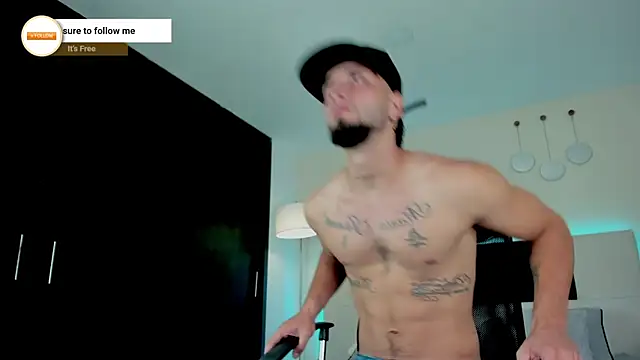 MattDevon online show from November 25, 2025, 3:50 am