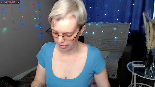 Snapshot of Cutie_Erikaa1 chatting on May 30, 2026, 2:19 am Cutie Erikaa1 online show from May 30, 2026, 2:19 am
