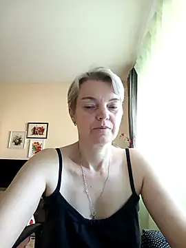 Snapshot of Cutie_Erikaa1 chatting on June 17, 2026, 4:26 am Cutie Erikaa1 online show from June 17, 2026, 4:26 am