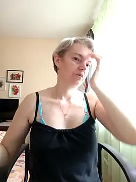 Snapshot of Cutie_Erikaa1 chatting on June 19, 2026, 4:28 am Cutie Erikaa1 online show from June 19, 2026, 4:28 am