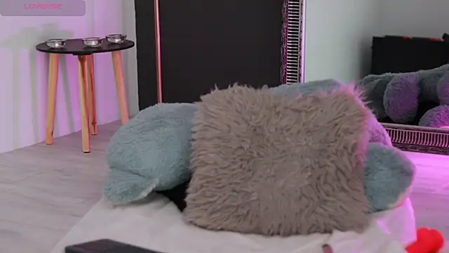 Snapshot of MissLilaa chatting on February 5, 2025, 12:17 pm MissLilaa online show from February 5, 2025, 12:17 pm