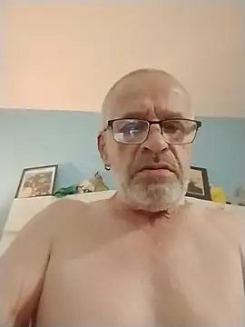 Snapshot of geilerschwanz64 chatting on May 14, 2026, 2:40 am geilerschwanz64 online show from May 14, 2026, 2:40 am