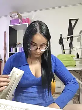 Snapshot of aleejhandraa chatting on January 31, 2025, 8:22 pm aleejhandraa online show from January 31, 2025, 8:22 pm