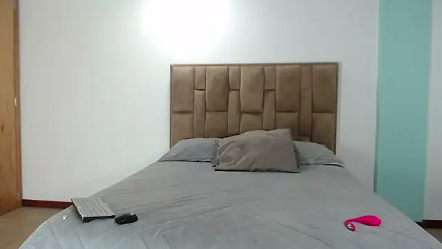 Snapshot of aleejhandraa chatting on January 7, 2026, 4:37 am aleejhandraa online show from January 7, 2026, 4:37 am