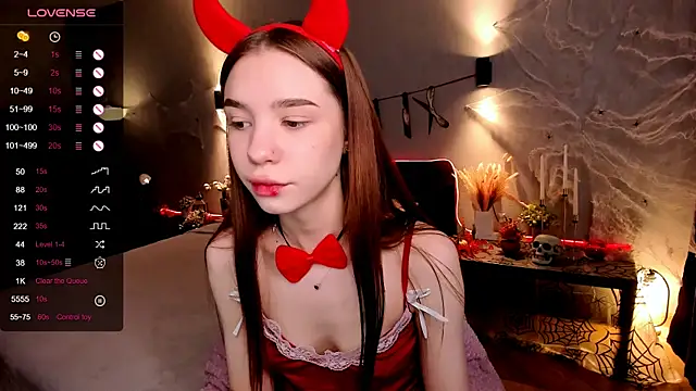 Snapshot of MilliBrown_ chatting on October 24, 2025, 8:22 am MilliBrown online show from October 24, 2025, 8:22 am