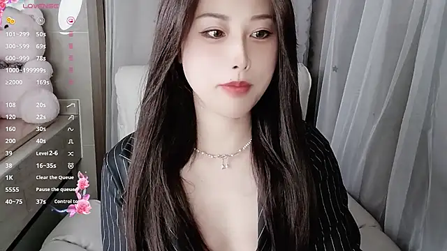 Snapshot of Blossom-666 chatting on January 14, 2025, 8:15 pm Blossom-666 online show from January 14, 2025, 8:15 pm