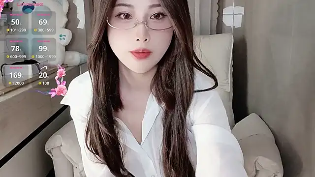 Snapshot of Blossom-666 chatting on September 18, 2025, 2:52 pm Blossom-666 online show from September 18, 2025, 2:52 pm