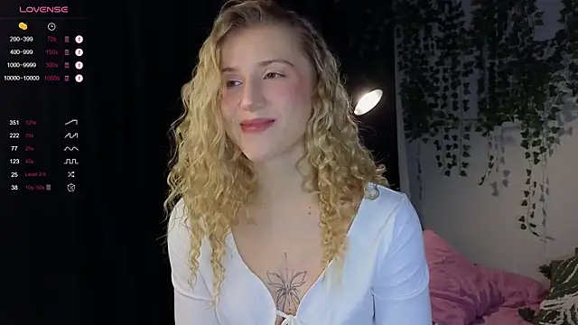 Snapshot of ArianaMur chatting on December 11, 2024, 2:19 am ArianaMur online show from December 11, 2024, 2:19 am