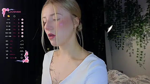 Snapshot of ArianaMur chatting on December 24, 2024, 12:22 am ArianaMur online show from December 24, 2024, 12:22 am