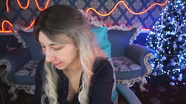 Snapshot of Roxy_Rayy chatting on January 15, 2025, 6:43 am Roxy Rayy online show from January 15, 2025, 6:43 am