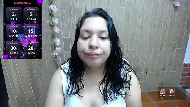 solyeria online show from February 7, 2025, 3:41 pm