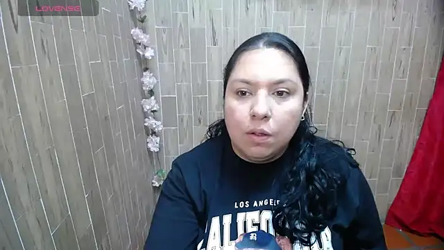 solyeria online show from April 17, 2026, 1:52 am