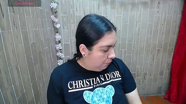 solyeria online show from April 28, 2026, 2:27 am