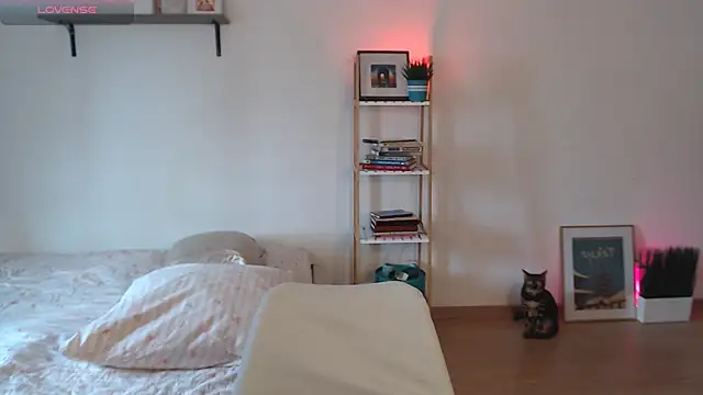 Snapshot of Lella_Ryann_ chatting on August 4, 2026, 8:17 am Lella Ryann online show from August 4, 2026, 8:17 am