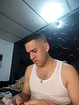 Snapshot of CRISTHIAN_GREY01 chatting on January 17, 2026, 5:49 pm CRISTHIAN GREY01 online show from January 17, 2026, 5:49 pm